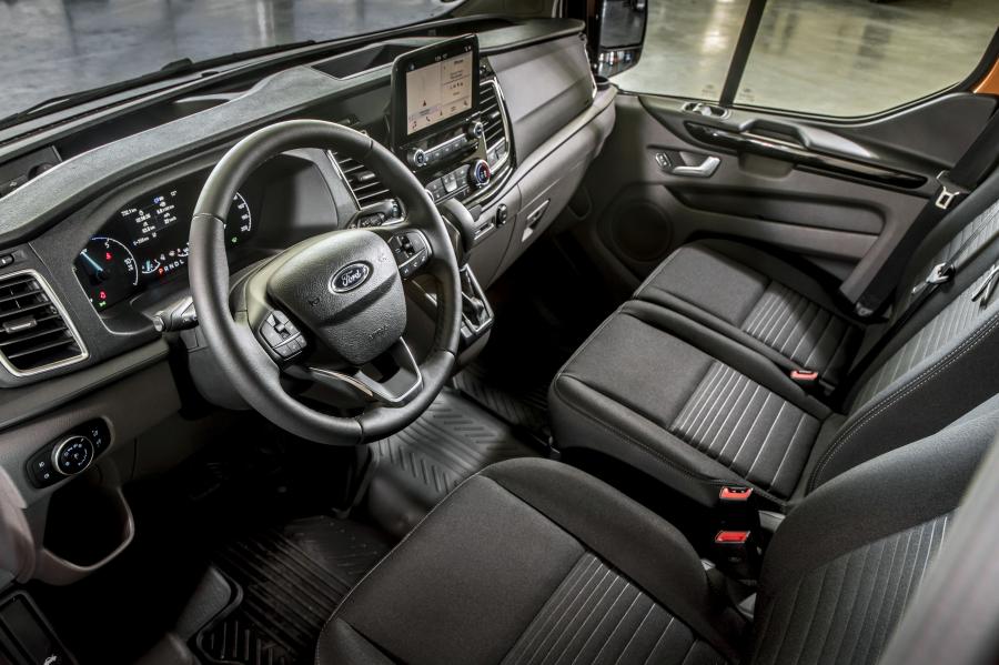 Интерьер Ford Transit Custom PHEV 2018 года  (WW) (фото 14 из 21)
